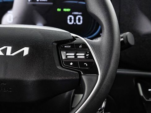 Used 2024 Kia Niro LX image 15