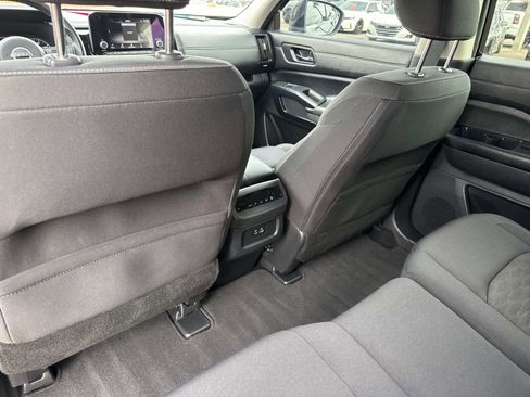 Used 2024 Nissan Pathfinder SV image 12