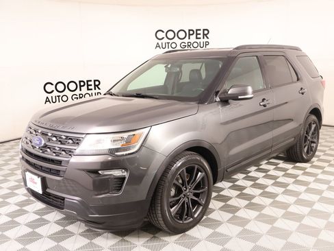 Used 2018 Ford Explorer XLT w/ Equipment Group 202A FWD image 11