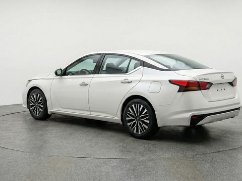 Used 2025 Nissan Altima 2.5 SV image 6
