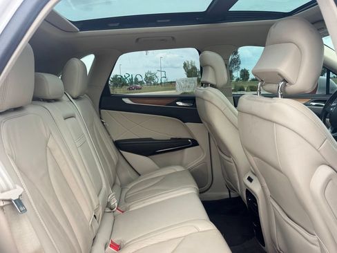 Used 2018 Lincoln MKC Select w/ Select Plus Package AWD/4WD image 30