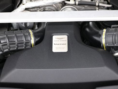 Used 2019 Aston Martin V8 Vantage Coupe RWD image 80