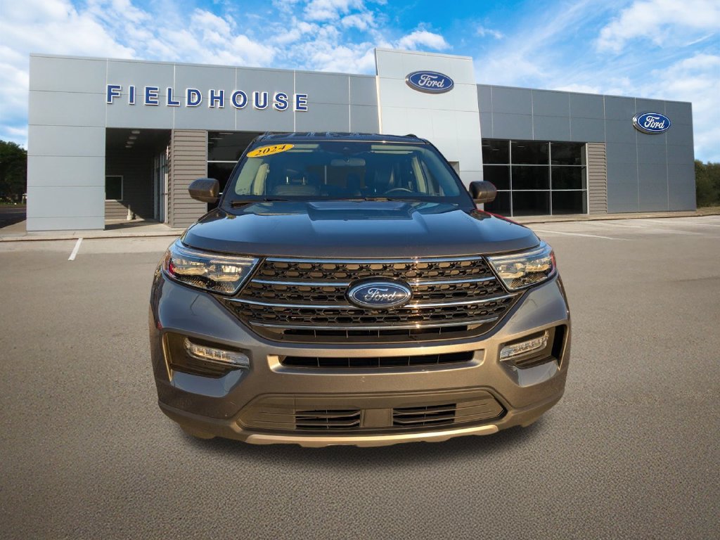 Used 2024 Ford Explorer XLT w/ Equipment Group 202A AWD/4WD image 7