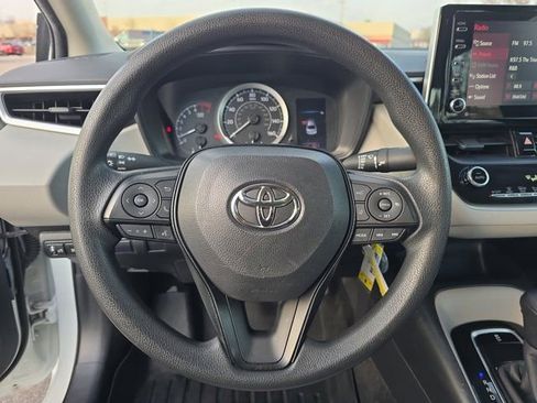 Used 2021 Toyota Corolla LE image 17