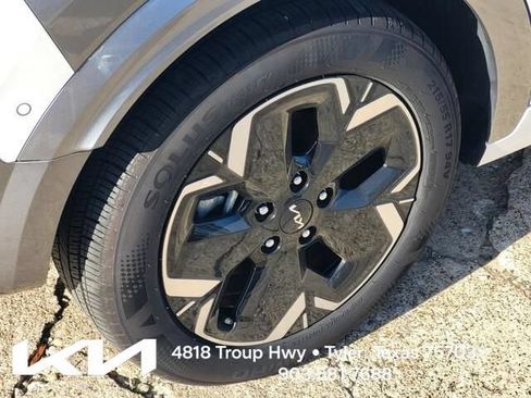 Used 2023 Kia Niro Wave FWD image 5