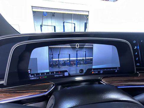 Used 2023 Cadillac Escalade Premium Luxury image 22