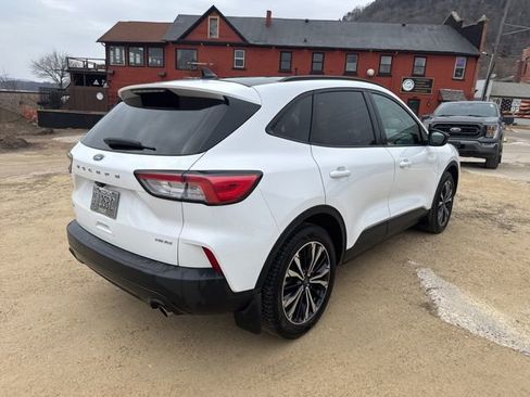 Used 2022 Ford Escape SE w/ SE Sport Appearance Package image 5