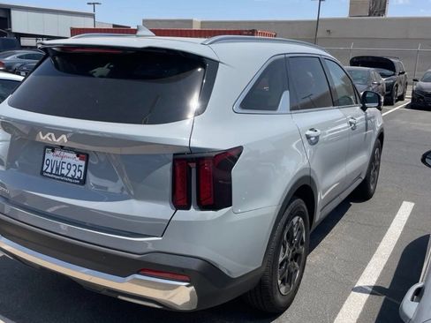 Used 2025 Kia Sorento S w/ Panoramic Sunroof Package FWD image 6