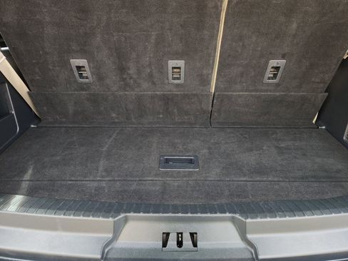Used 2024 Ford Expedition Limited RWD image 8