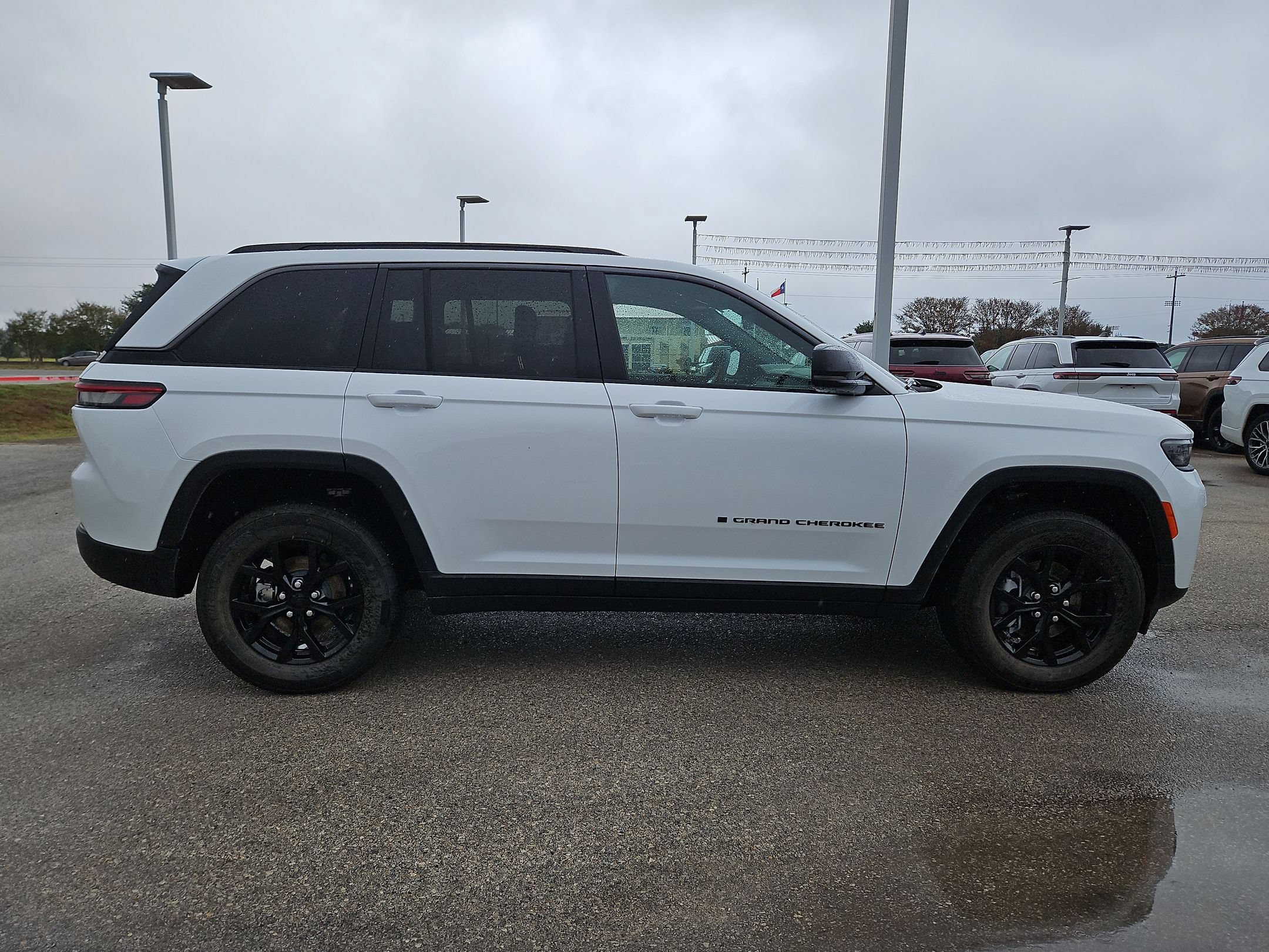 New 2026 Jeep Grand Cherokee Altitude RWD image 2