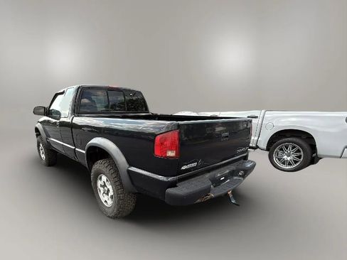 Used 2003 Chevrolet S10 Pickup LS w/ LS Preferred Equipment Group image 3