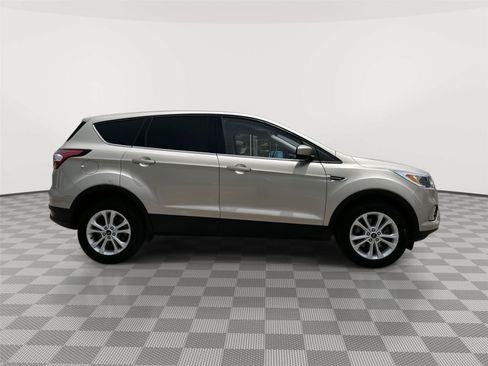 Used 2017 Ford Escape SE w/ SE Cold Weather Package AWD/4WD image 4