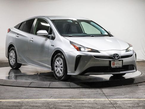 Certified 2022 Toyota Prius LE FWD image 5