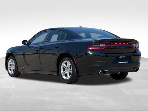 Used 2022 Dodge Charger SXT RWD image 3