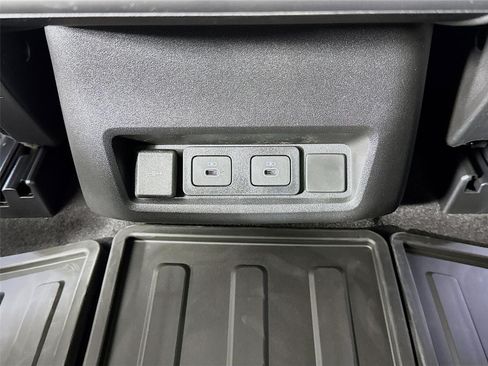 Used 2026 Land Rover Discovery S AWD/4WD image 28