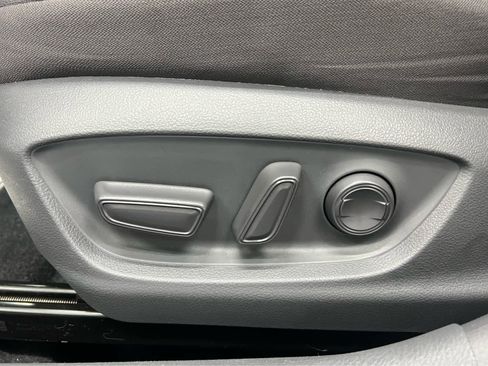 Used 2018 Toyota Camry LE image 5