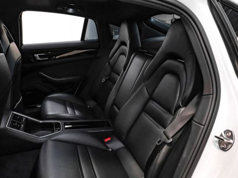 Used 2019 Porsche Panamera image 35