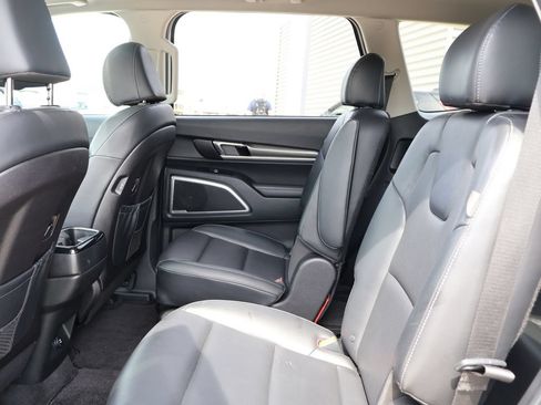 Used 2025 Kia Telluride S FWD image 18