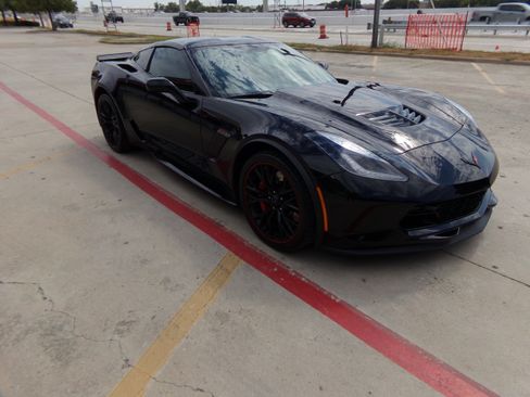 Used 2019 Chevrolet Corvette Z06 RWD image 3