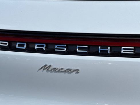 Used 2021 Porsche Macan w/ Premium Package image 26