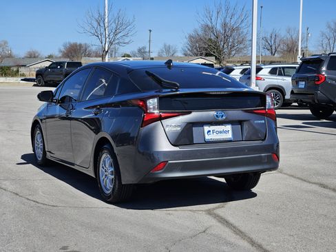 Used 2019 Toyota Prius LE image 4