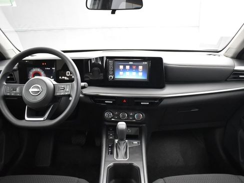 Used 2025 Nissan Kicks S image 9