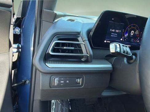 Used 2025 Chevrolet Traverse LT FWD image 22