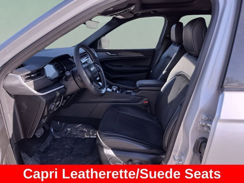 New 2025 Jeep Grand Cherokee L Altitude image 10