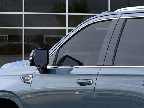 New 2026 GMC Yukon Denali w/ Sun & Power Step Package image 12