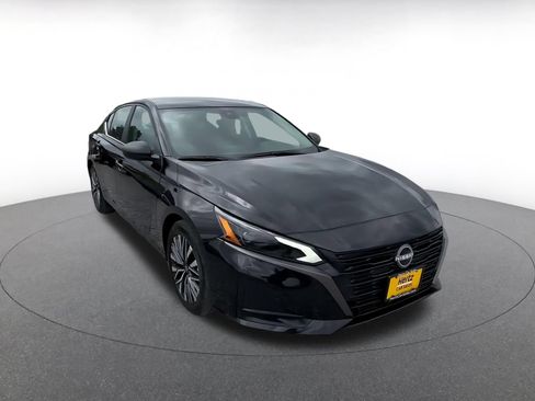 Used 2026 Nissan Altima 2.5 SV FWD image 3