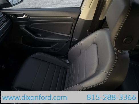 Used 2024 Volkswagen Jetta SE image 19