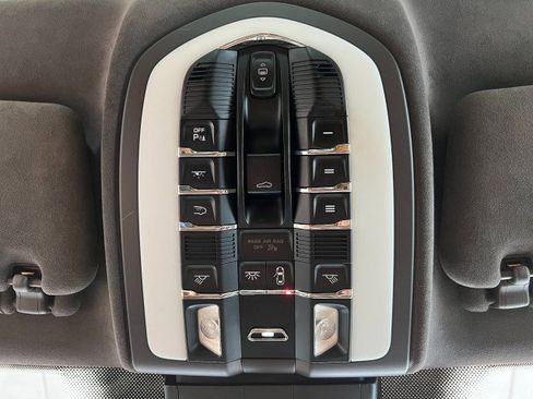 Used 2012 Porsche Cayenne Turbo AWD/4WD image 30