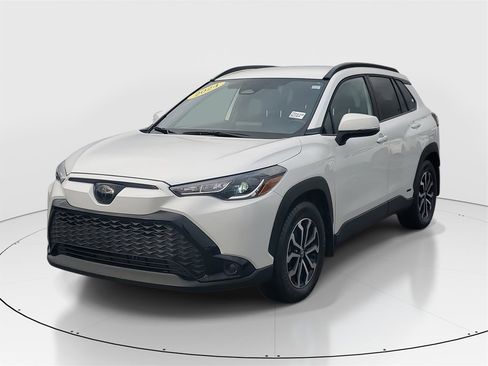 Used 2024 Toyota Corolla Cross SE image 3