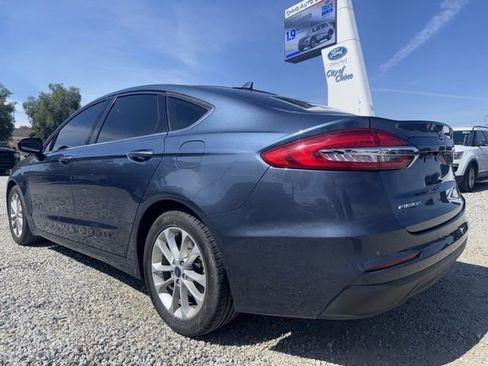 Used 2019 Ford Fusion SE image 2