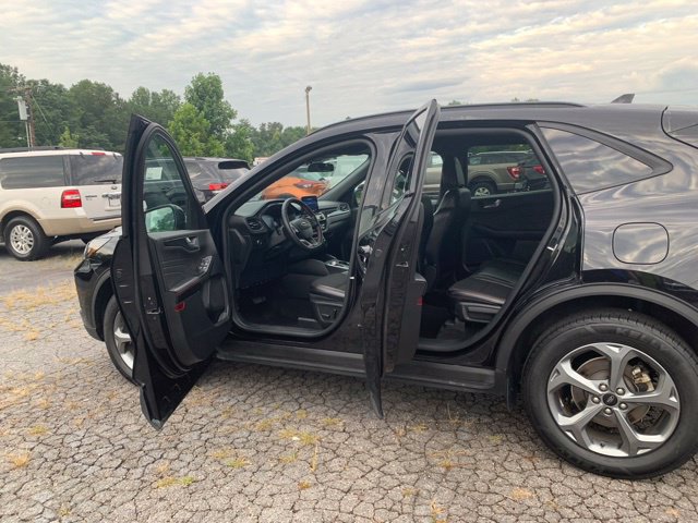 Used 2025 Ford Escape ST-Line Select AWD/4WD image 17
