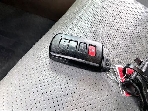 Used 2020 Toyota Sequoia Platinum RWD image 15