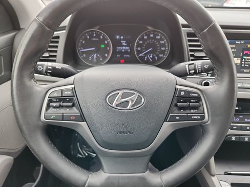 Used 2017 Hyundai Elantra Limited FWD image 9