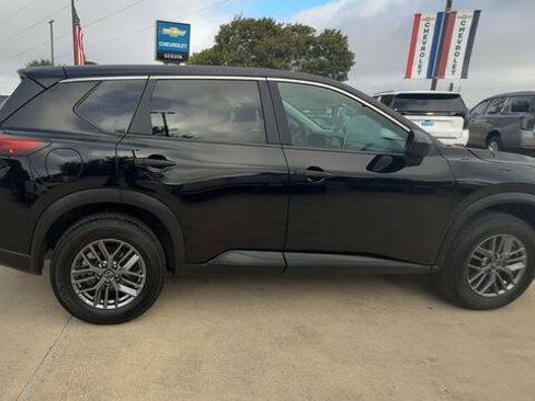 Used 2024 Nissan Rogue S AWD/4WD image 9