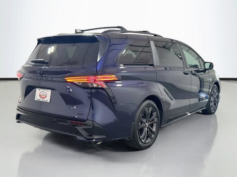 Used 2025 Toyota Sienna XSE w/ XSE Plus Package FWD image 4