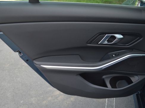 Certified 2025 BMW 330i Sedan RWD image 28