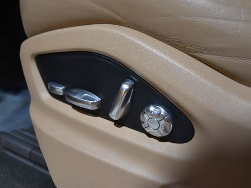 Used 2021 Porsche Cayenne AWD/4WD image 9