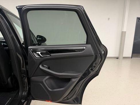 Certified 2023 Porsche Macan S AWD/4WD image 37