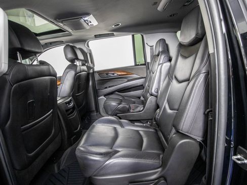 Used 2018 Cadillac Escalade ESV Premium Luxury image 10