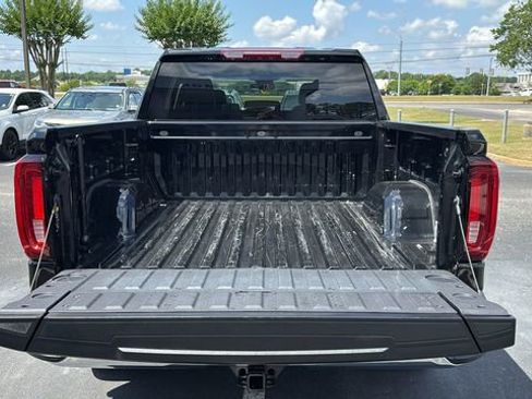 Used 2024 GMC Sierra 1500 SLT image 9