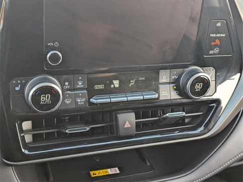 Used 2023 Toyota Highlander XLE image 28