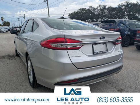 Used 2018 Ford Fusion SE w/ Fusion SE Technology Package FWD image 5