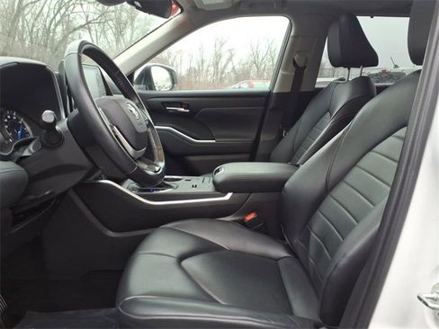 Certified 2022 Toyota Highlander XLE image 15