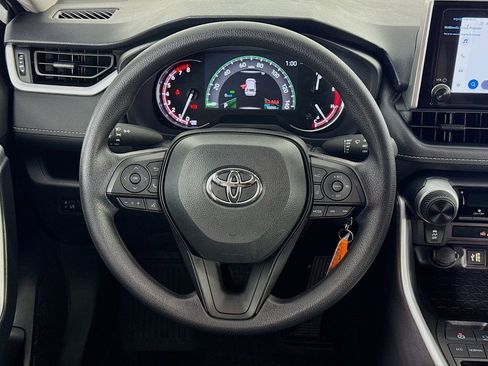 Used 2025 Toyota RAV4 LE image 38