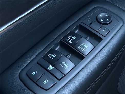 Used 2018 Jeep Grand Cherokee Limited image 20