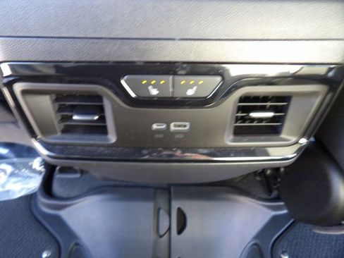 Used 2025 GMC Sierra 1500 AT4 w/ AT4 Premium Package AWD/4WD image 23